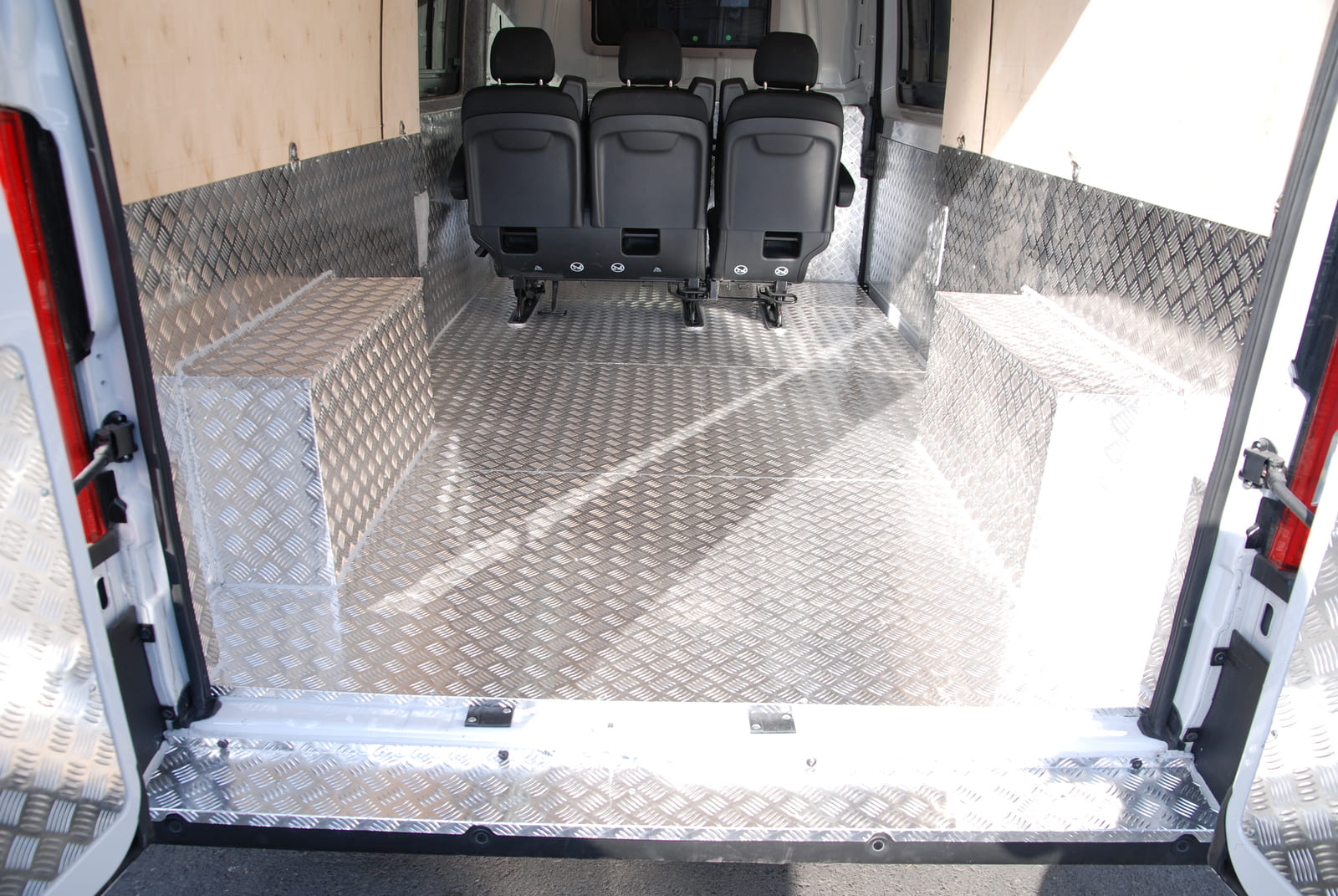 panelvan arac ici aluminyum kaplama